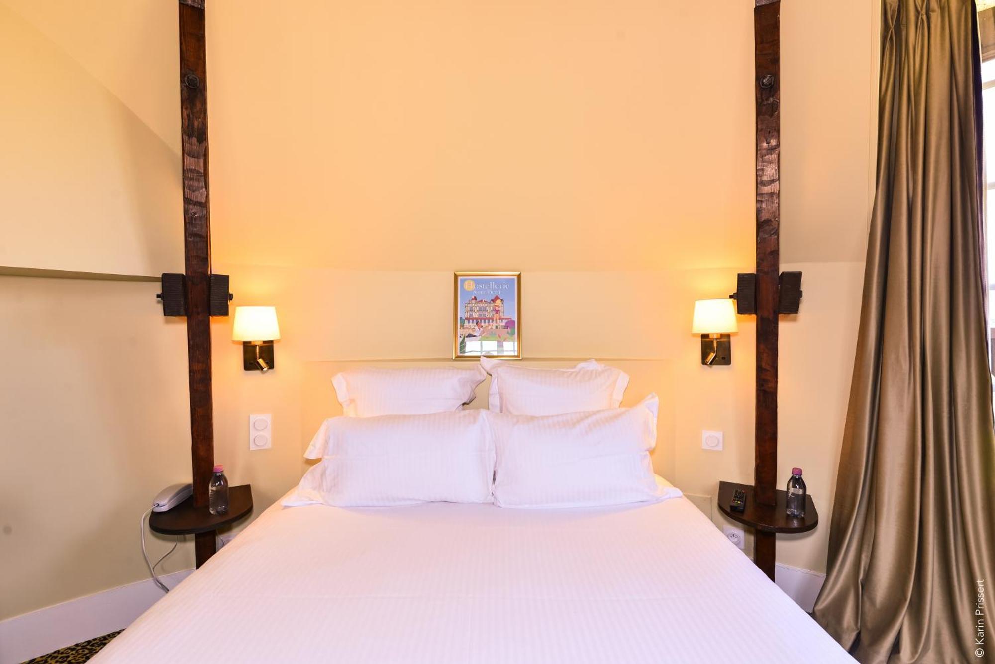 Hostellerie Saint Pierre Pokoj fotografie